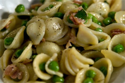 Creamy Shells with Ham and Smoked Cheese